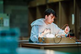 Leerling van Don Bosco Helchteren toont zijn STEM-project